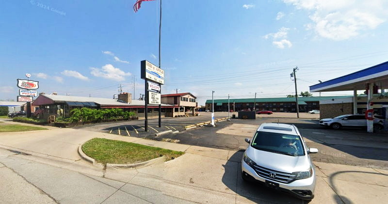 Red Apple Hotel Inn - June 2024 Street View (newer photo)